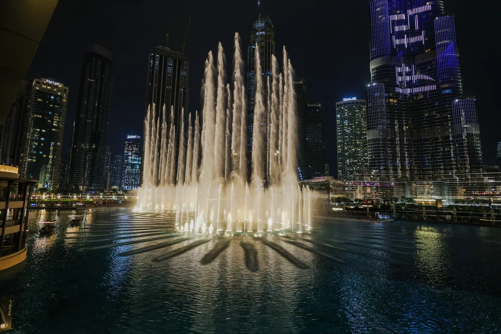 Downtown Dubai bij avond